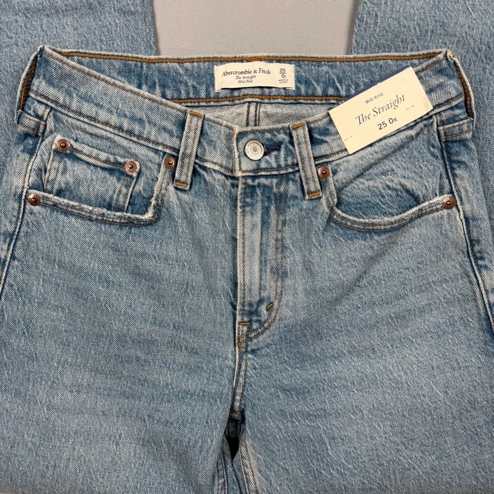 Abercrombie The Straight Mid Rise Jeans Size 25 NWT - Picture 3 of 5